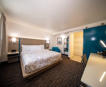 Suite with One King and Two Twin Beds